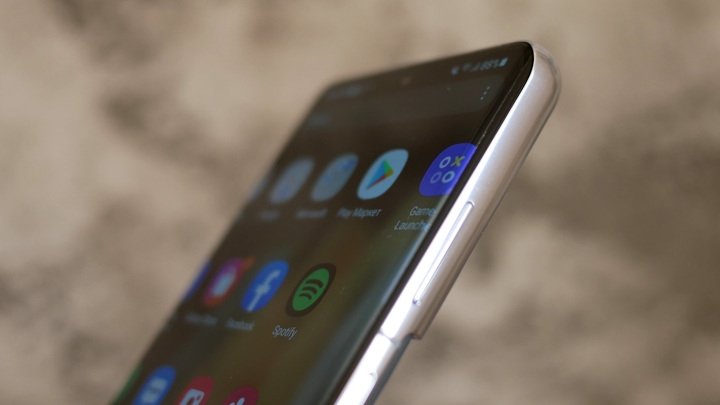 Владельцы смартфонов Samsung не смогли удалить российские приложения