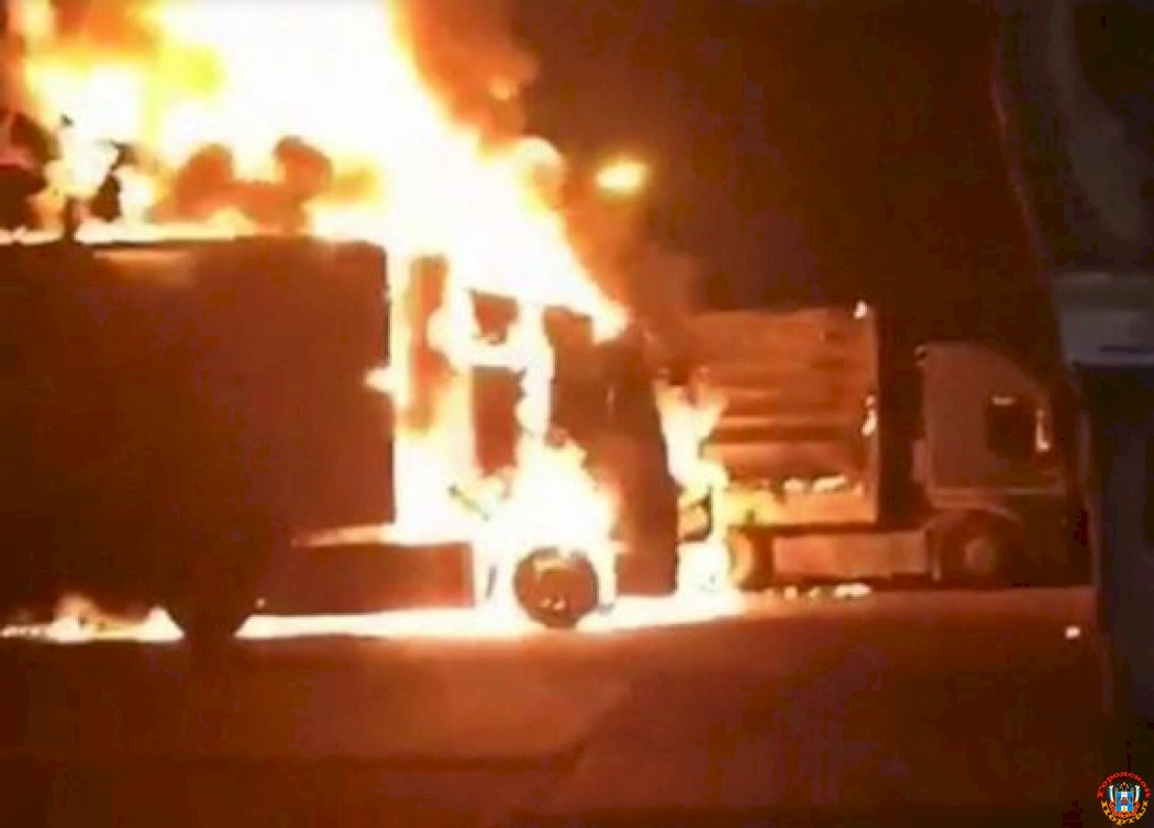 В Ростовской области 52-летний водитель обгорел при пожаре в КамАЗе