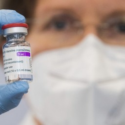 От вакцины AstraZeneca отказались в стране-изготовителе