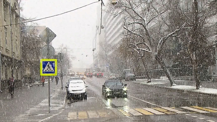 Желтый уровень опасности: погода подпортит москвичам выходные