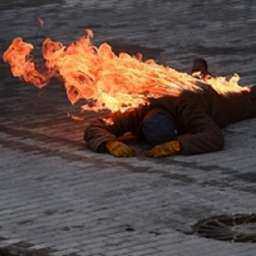 Забил трубой и сжег своих друзей во время дачного отдыха житель Ростовской области
