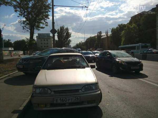 Водители автомобилей захватили автобусную полосу в Ростове Водители автомобилей захватили автобусную полосу в Ростове
