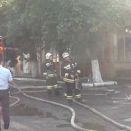 В Ростове в течение двух часов тушили крупный пожар в административном здании