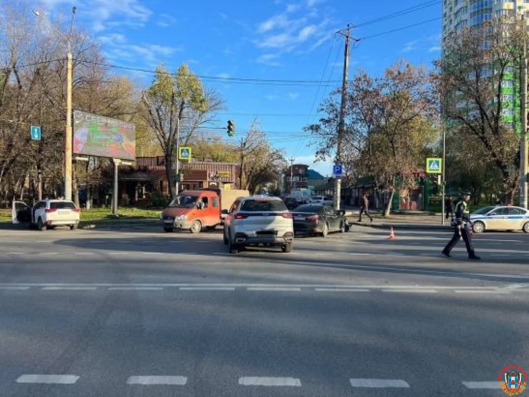 Водители пострадали в ДТП с участием двух иномарок на Нагибина в Ростове