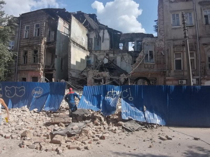 В центре Ростова на Социалистической рухнула стена аварийного дома
