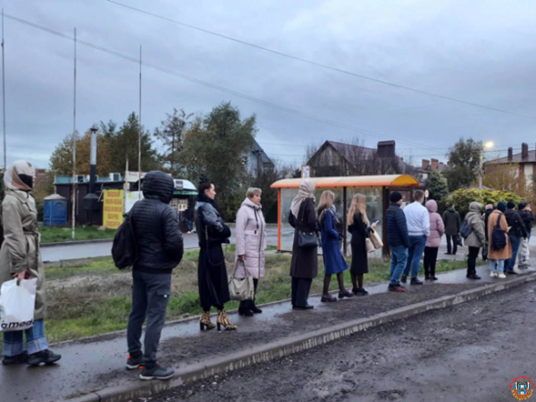 Борьба за место: жители Вертолетного поля не могут уехать в центр из-за нехватки маршруток