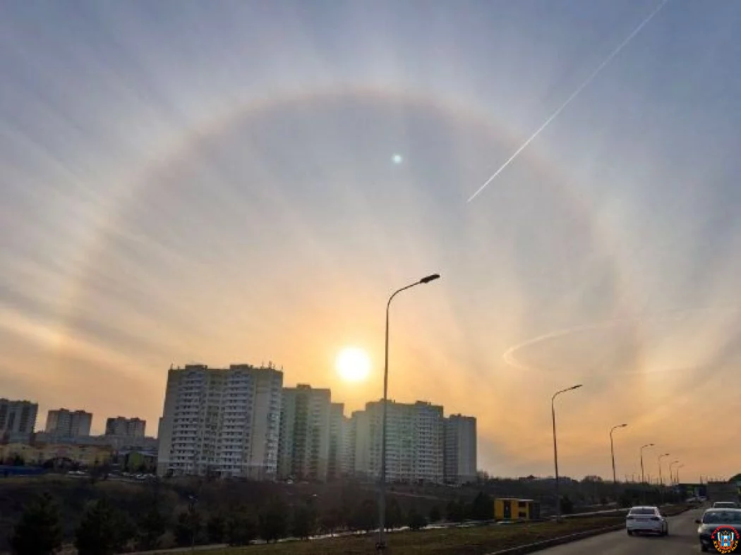 Световое кольцо в небе: Ростовчане поделились кадрами редкого оптического эффекта Световое кольцо в небе: Ростовчане поделились кадрами редкого оптического эффекта