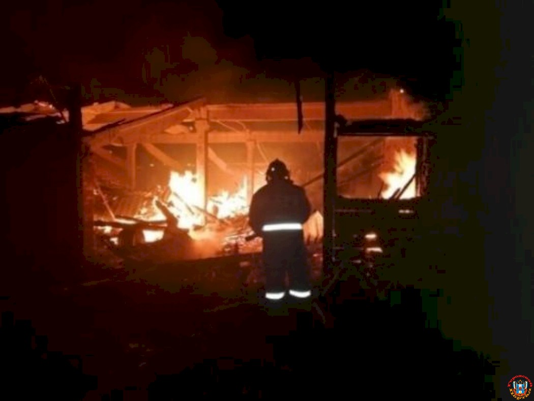 В Ростовской области произошел пожар в столярном цеху