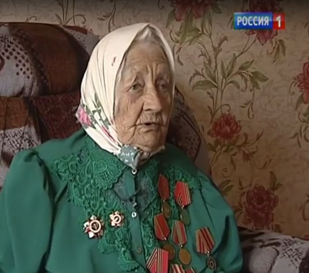 В Октябрьском районе ветеран Великой Отечественной войны получила квартиру взамен аварийного дома