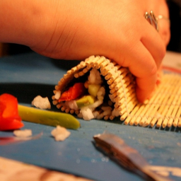 После массового отравления роллами в Шахтах возбудили уголовное дело