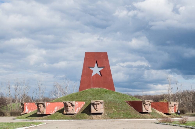 Бой за три хаты: как 13 советских бойцов остановили сотни фашистов в Ростовской области