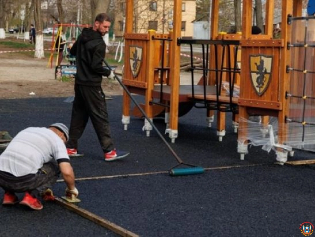 В Ростове подрядчик вернул разобранные элементы детской площадки в парке Димитриевском