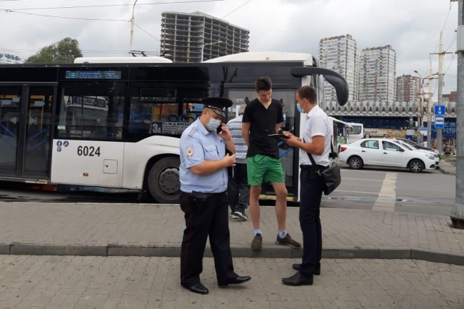 В Ростовской области выявили 64 нарушения масочного режима в транспорте