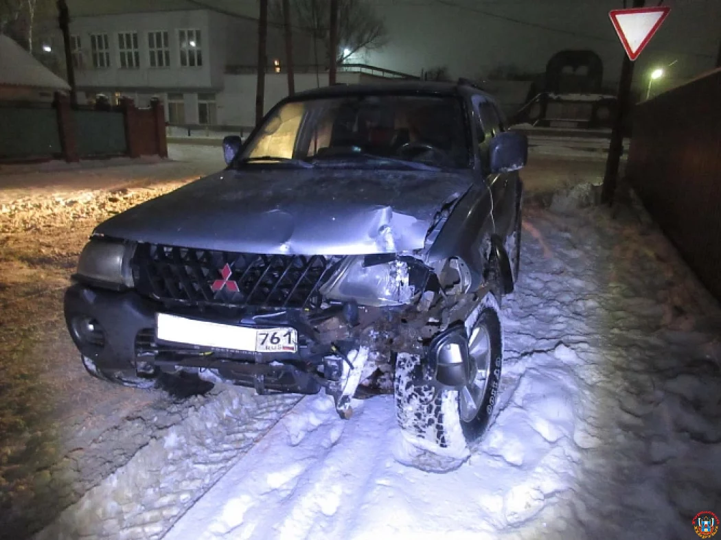 Пьяный вояж закончился аварией: в Морозовске рецидивист-неудачник угнал незапертый Mitsubishi Pajero