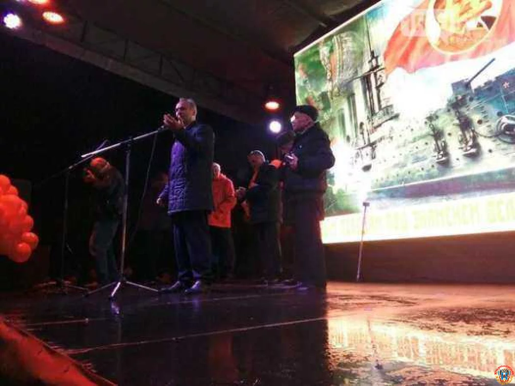 Ростовчанин сделавший капсулу времени 50 лет назад, снова взял ее в руки