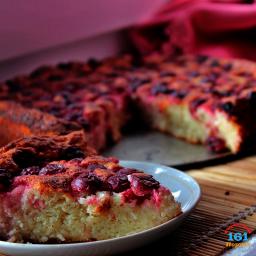 Творожный пирог с ягодами по-домашнему