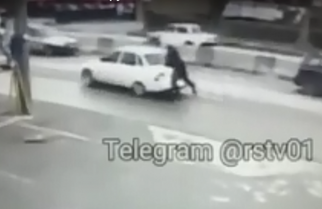 Погоня, как в кино: ростовский полицейский проехал на багажнике машины нарушителей