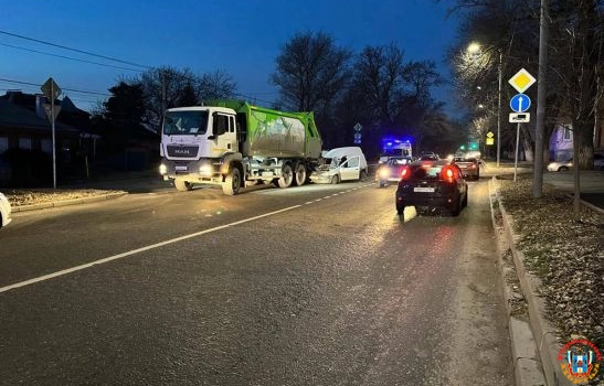 В Ростове на Портовой 25-летний грузчик мусоровоза погиб под колесами машины