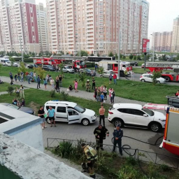 В лифте ростовской многоэтажки загорелся кабель, эвакуировали 72 человека
