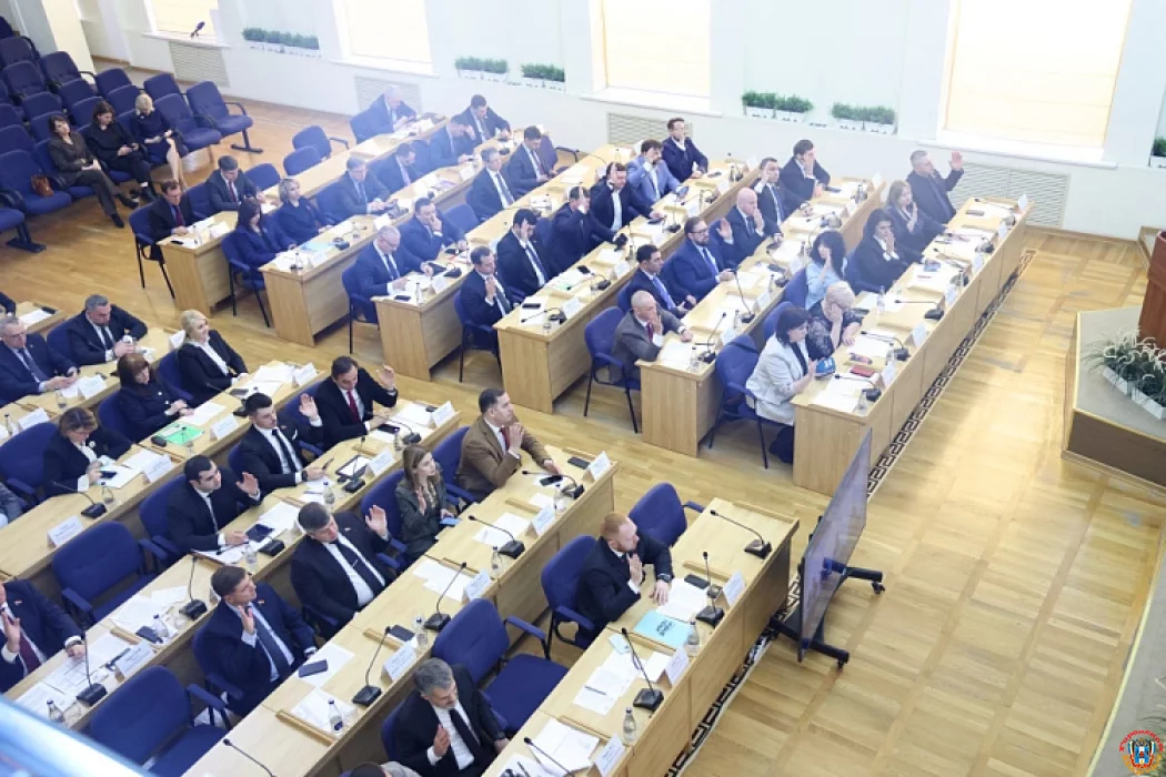 Бюджет города Ростова на 2026-2028 годы приняли депутаты гордумы