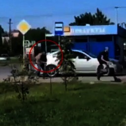 Пьяный житель Батайска с ножом бросался на школьников