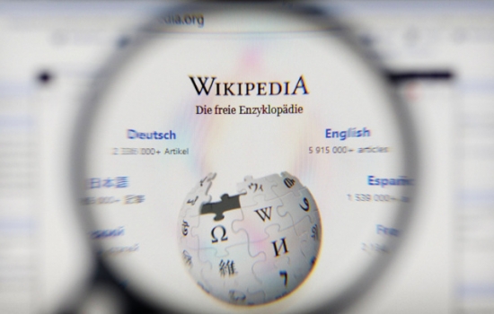 Роскомнадзор решил "приземлить" владеющую "Википедией" НКО