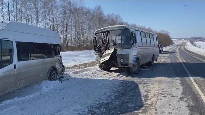 На автодороге Алексин-Железня столкнулись два пассажирских автобуса