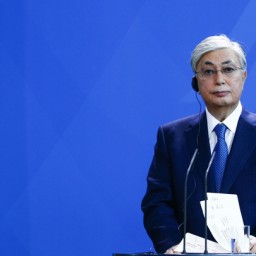Токаев рассказал, что сыграло роль зажженной спички у пороховой бочки