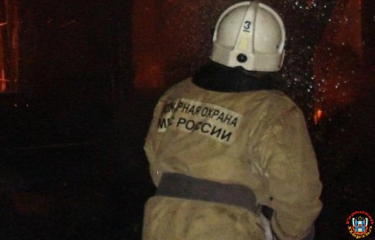 В Ростовской области при пожаре в частном доме пострадала 46-летняя женщина