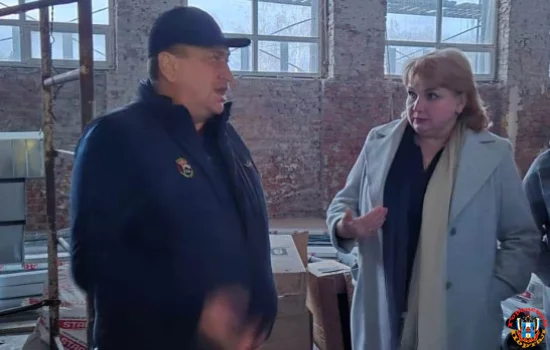 Власти проверили ход ремонта в школе №27 хутора Верхняя Кадамовка