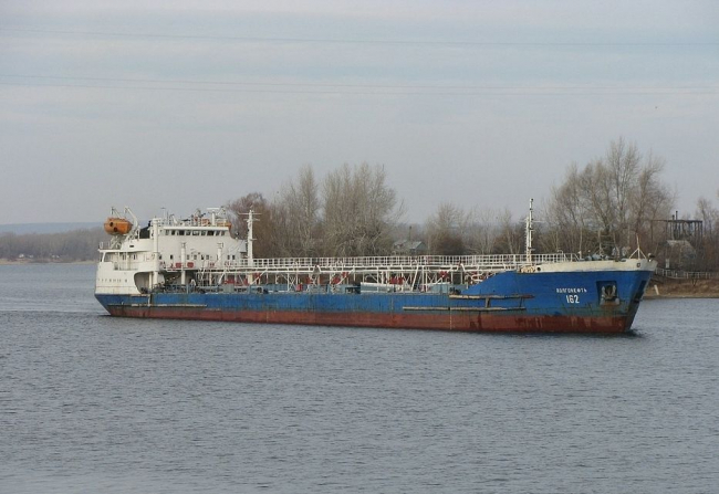 В Ростовской области столкнулись сухогруз и танкер, перевозивший нефтепродукты