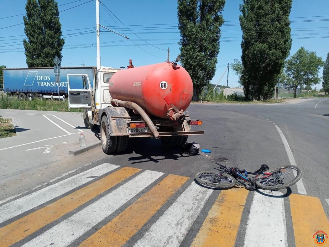 В Волгодонске велосипедистка попала под колеса ассенизаторской машины