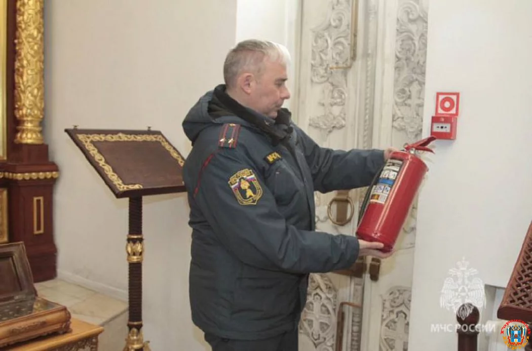 Во всех храмах Ростовской области спасатели заступили на дежурство