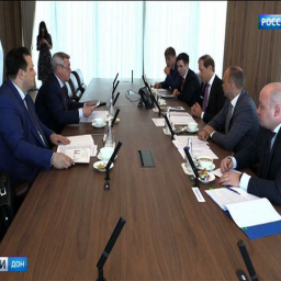 Промышленный потенциал Дона: Василий Голубев встретился с главой Минпромторга Денисом Мантуровым