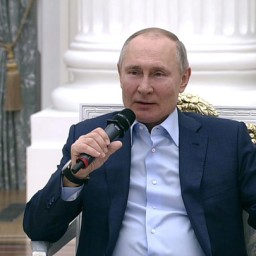 Путин: Интернет, не соблюдающий моральных законов, грозит разрушить общество
