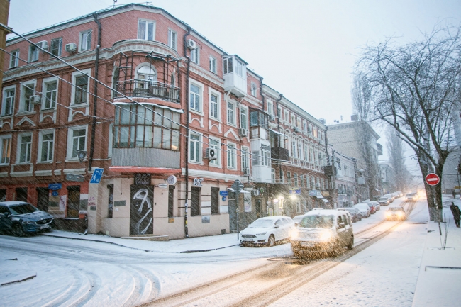 Ростовские власти отчитались, что город круглосуточно чистят от снега
