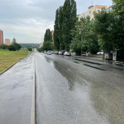 В Ростове-на-Дону улицу Орбитальную затопило из-за прорыва трубы