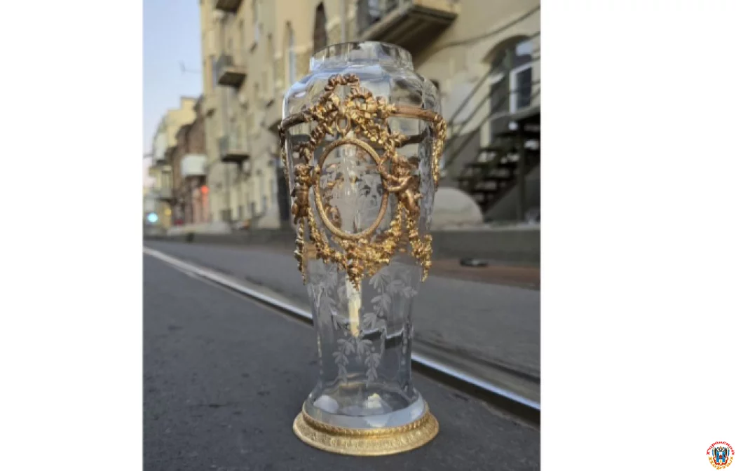 Жители Ростовской области продают в сети антиквариат: граммофон из Европы и ваза царской эпохи