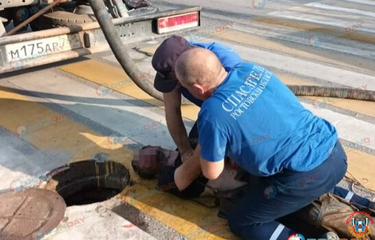 В Ростовской области сотрудник ЖКХ едва не погиб, упав в люк с опасным газом