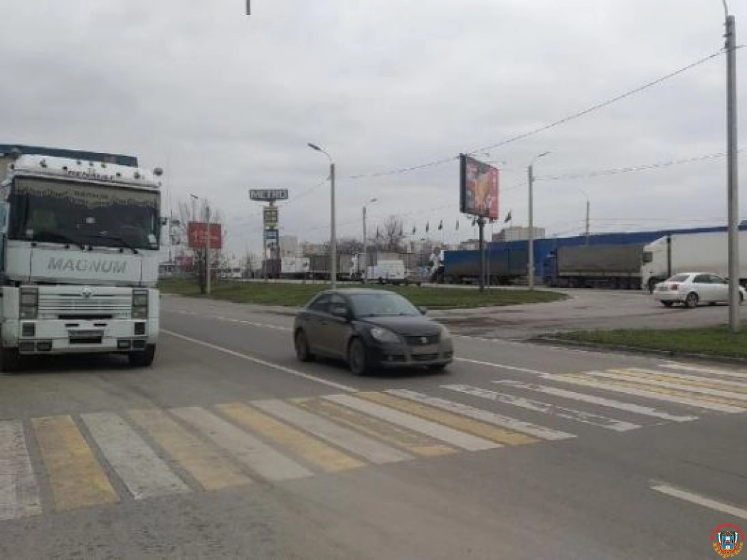 Припаркованные на Доватора фуры создают опасность для жителей Ростова