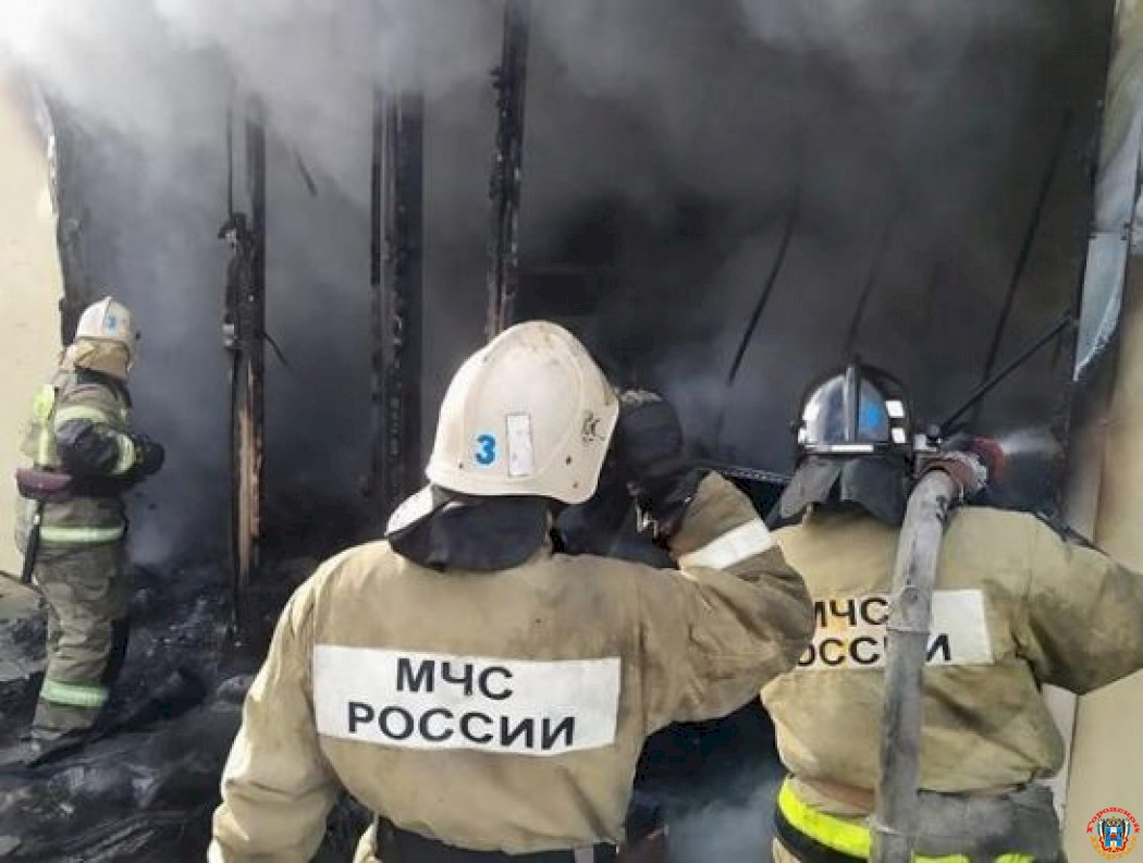 В Ростове из-за пожара сгорела дотла половина частного дома
