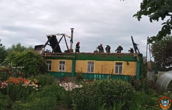 В Таганроге два человека едва не погибли из-за пожара в доме
