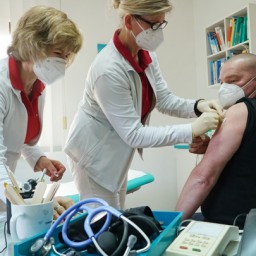 Политолог из ФРГ: британцы занервничали из-за ситуации с AstraZeneca