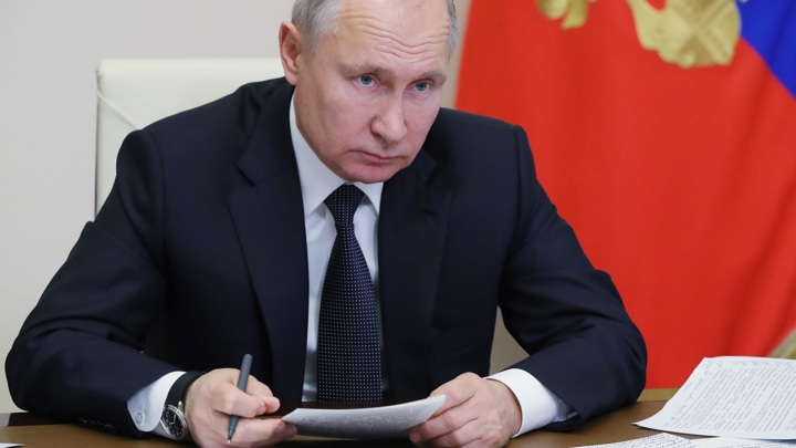 Путин поручил заняться вопросами защиты семьи и детей