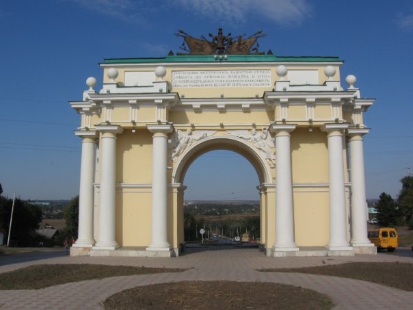 Триумфальную арку в Новочеркасске отремонтируют к концу августа