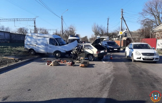 Один человек погиб и двое пострадали в массовом ДТП в Ростове