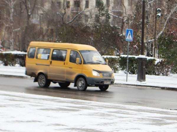 Дырами в светлое будущее и бесплатным душем "порадовала" убогая маршрутка жителей Ростова-на-Дону