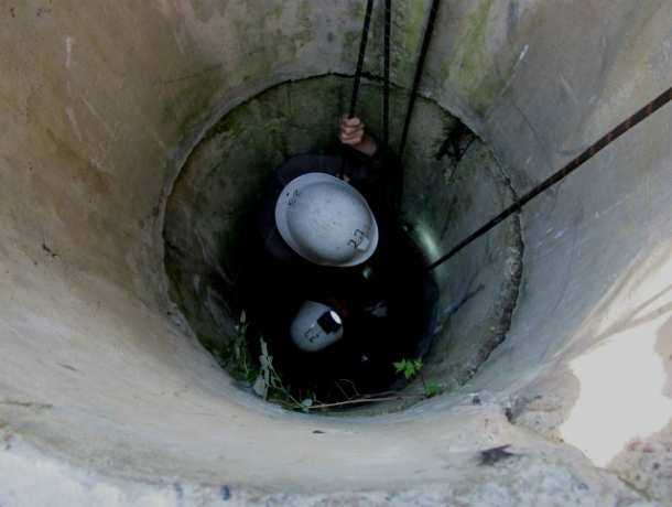 Молодой мужчина провалился на девятиметровую глубину в колодец в Ростовской области