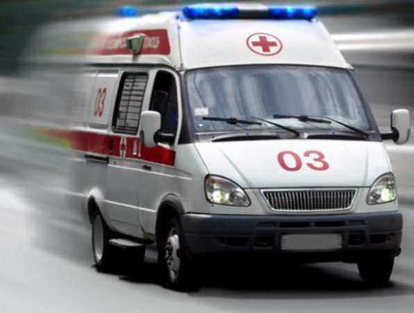 Ростовчанка за рулем иномарки пострадала из-за столкновения с машиной "скорой помощи"