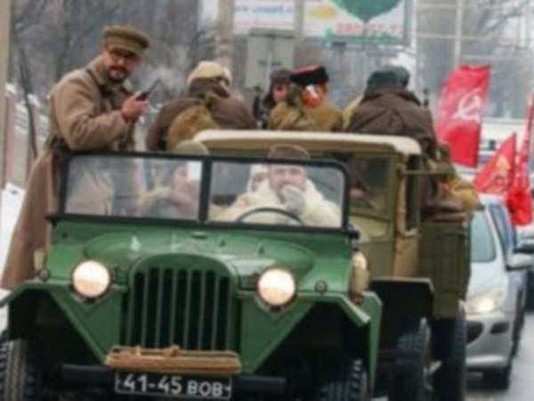 Более 100 машин устроили автопробег по Ростову в честь 75-летия освобождения от фашистов